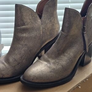 Groove Shimmering Metallic Bronzie Ankle Booties
